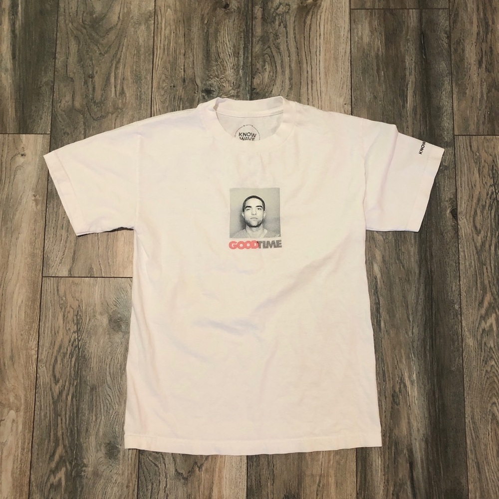 Know Wave Vintage T-Shirt Robert Pattinson Batman T-Shirt Size Small.